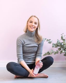 Kiira Korpi feet photo 2