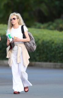 Kim Basinger feet photo thumbnail