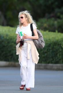 Kim Basinger feet photo thumbnail