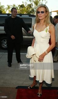 Kim Basinger feet photo thumbnail