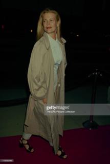 Kim Basinger feet photo thumbnail
