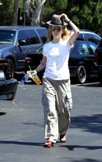 Kim Basinger feet photo thumbnail