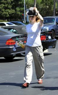 Kim Basinger feet photo thumbnail