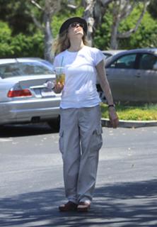 Kim Basinger feet photo thumbnail