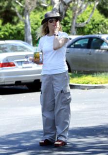 Kim Basinger feet photo thumbnail