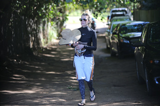 Kim Basinger feet photo thumbnail