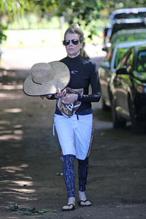 Kim Basinger feet photo thumbnail