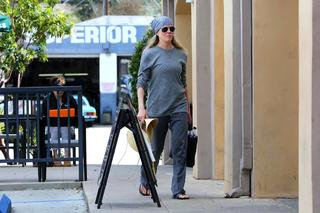 Kim Basinger feet photo thumbnail