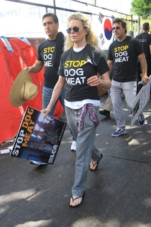 Kim Basinger feet photo thumbnail