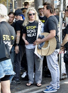 Kim Basinger feet photo thumbnail