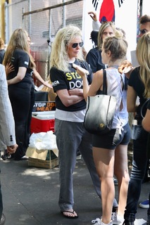 Kim Basinger feet photo thumbnail