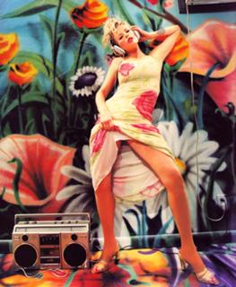 Kim Basinger feet photo thumbnail