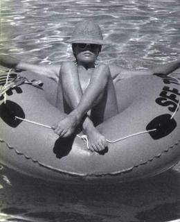 Kim Basinger feet photo thumbnail