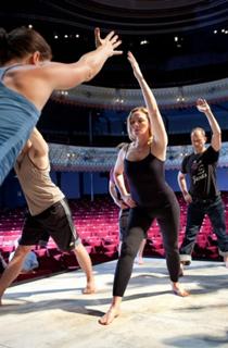 Kim Cattrall feet photo thumbnail