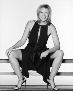 Kim Cattrall feet photo thumbnail