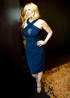 Kim Cattrall feet photo thumbnail