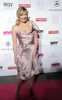 Kim Cattrall feet photo thumbnail
