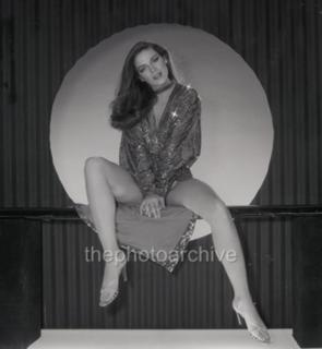 Kim Cattrall feet photo thumbnail