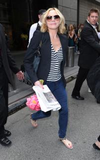 Kim Cattrall feet photo thumbnail