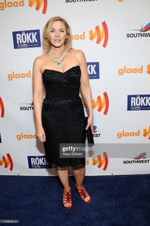 Kim Cattrall feet photo thumbnail