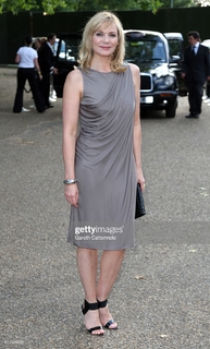 Kim Cattrall feet photo thumbnail