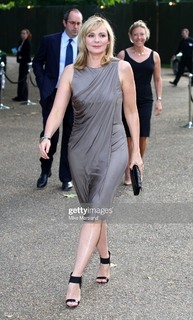 Kim Cattrall feet photo thumbnail
