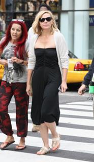 Kim Cattrall feet photo thumbnail