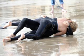 Kim Cattrall feet photo thumbnail
