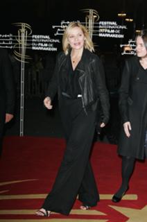 Kim Cattrall feet photo thumbnail