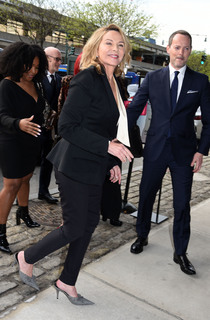 Kim Cattrall feet photo thumbnail