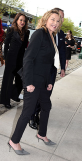 Kim Cattrall feet photo thumbnail