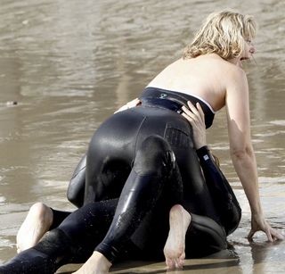 Kim Cattrall feet photo thumbnail