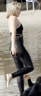 Kim Cattrall feet photo thumbnail