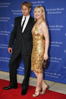 Kim Cattrall feet photo thumbnail