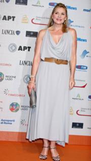 Kim Cattrall feet photo thumbnail
