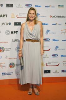 Kim Cattrall feet photo thumbnail