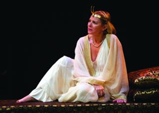Kim Cattrall feet photo thumbnail