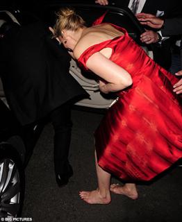 Kim Cattrall feet photo thumbnail