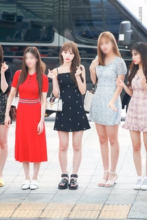 Kim Chae-won feet photo thumbnail