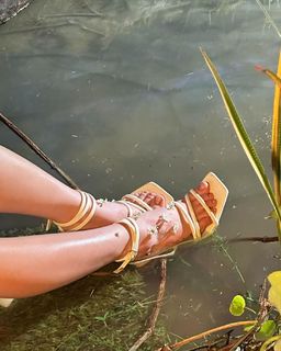 Kim Chae-won feet photo thumbnail