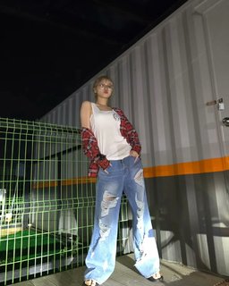 Kim Chae-won feet photo thumbnail