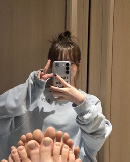 Kim Chae-won feet photo thumbnail