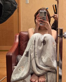 Kim Chae-won feet photo thumbnail