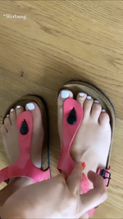 Kim Debkowski feet photo 1