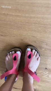 Kim Debkowski feet photo 19