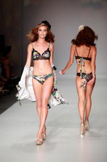 Kim Feenstra feet photo 10