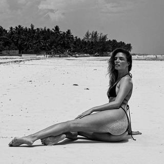Kim Feenstra feet photo 11