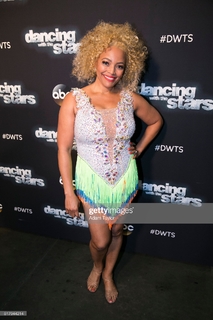 Kim Fields feet photo thumbnail