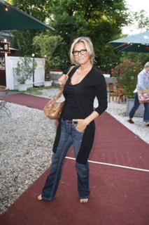 Kim Fisher feet photo thumbnail