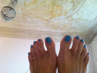 Kim Fisher feet photo thumbnail